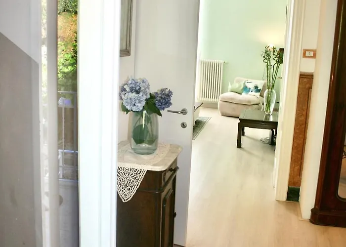 Deluxe Floor In Marina Como